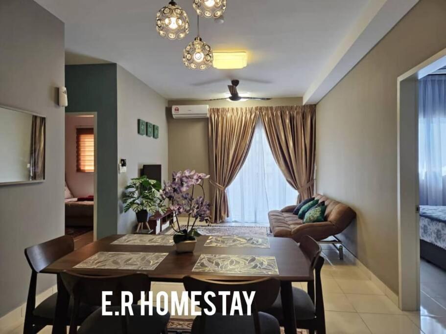 E. R Homestay 3R2B Nearby Klia Sepang Extérieur photo