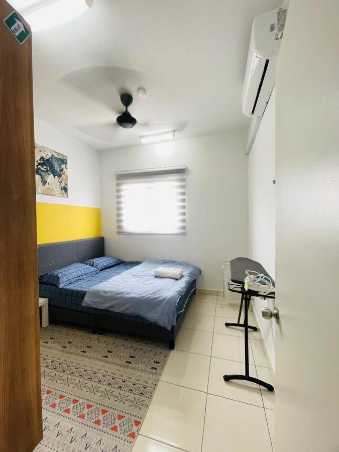 E. R Homestay 3R2B Nearby Klia Sepang Extérieur photo