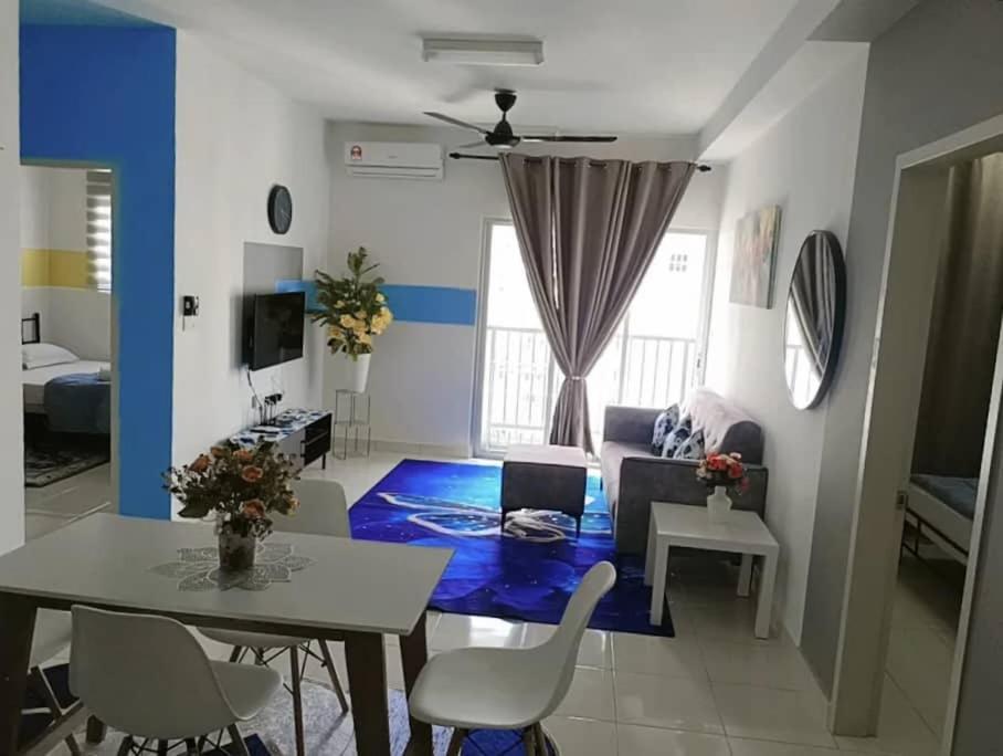 E. R Homestay 3R2B Nearby Klia Sepang Extérieur photo